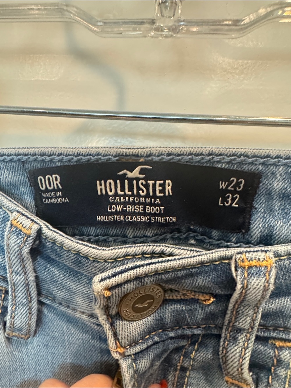 Hollister Light Wash Junior’s Jeans - Picture 2 of 6